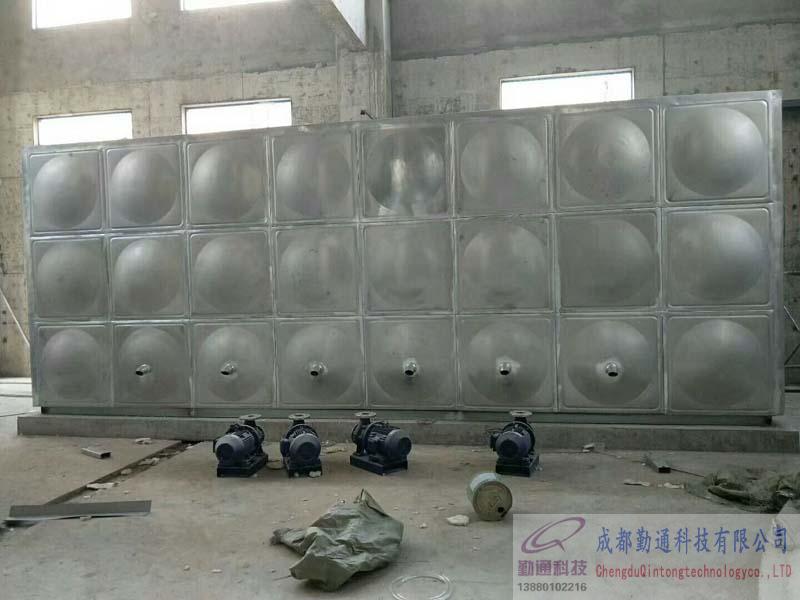 巴中80立方，20立方不銹鋼水箱安裝現(xiàn)場,訂購單位：成都建工集團(tuán)