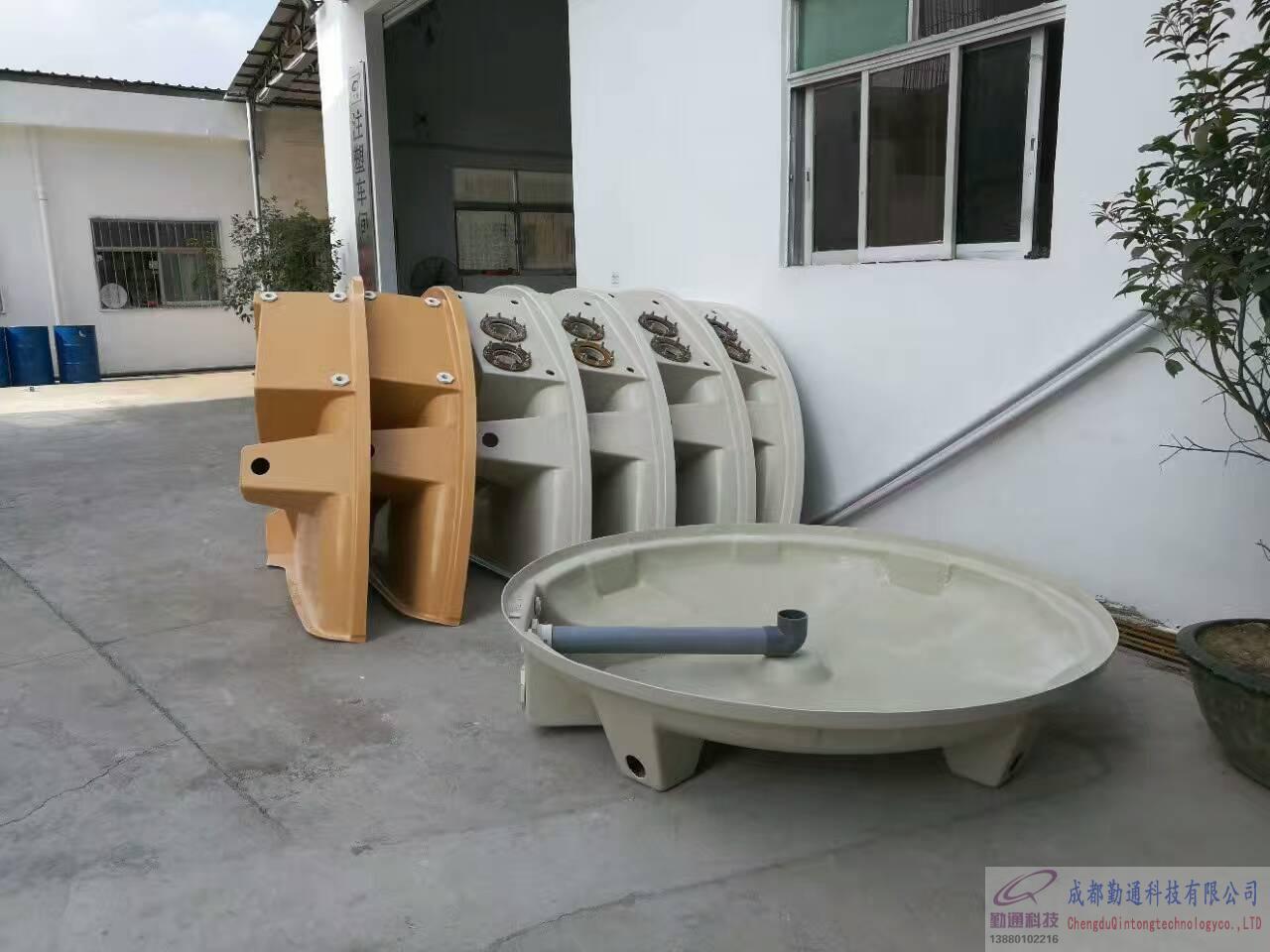 冷卻塔外殼生產(chǎn)現(xiàn)場
