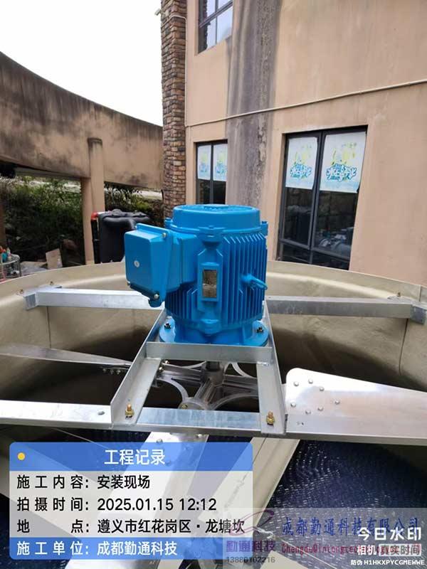 貴州遵義200T 圓形玻璃鋼冷卻塔安裝現場