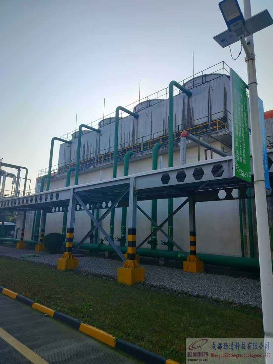 四川成都新津1200T方形逆流<a href=http://www.cn3159.com target='_blank'>冷卻塔維修</a>現場業主單位成都藍星新材料有限公司